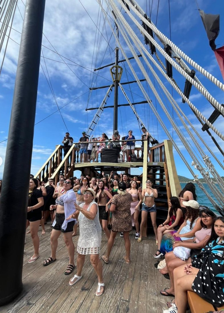 Paseo en barco pirata durante la gira