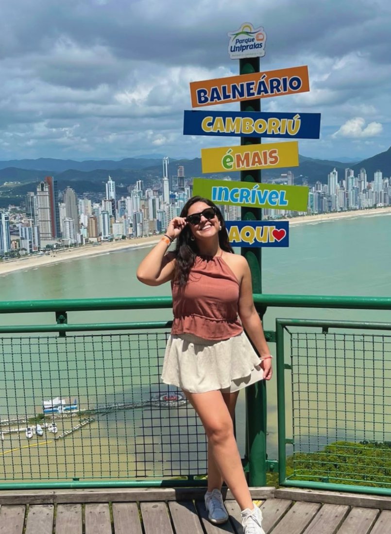 Alumnos en un mirador de Camboriú